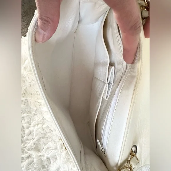 Chanel Vintage White Lambskin Full Flap Bag - Picture 5 of 13